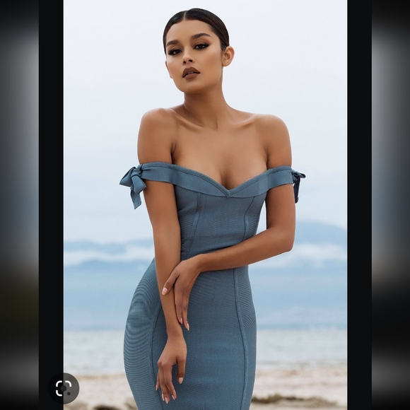 House of CB Dresses & Skirts - HOUSE OF CB SOLAINE DRESS XS